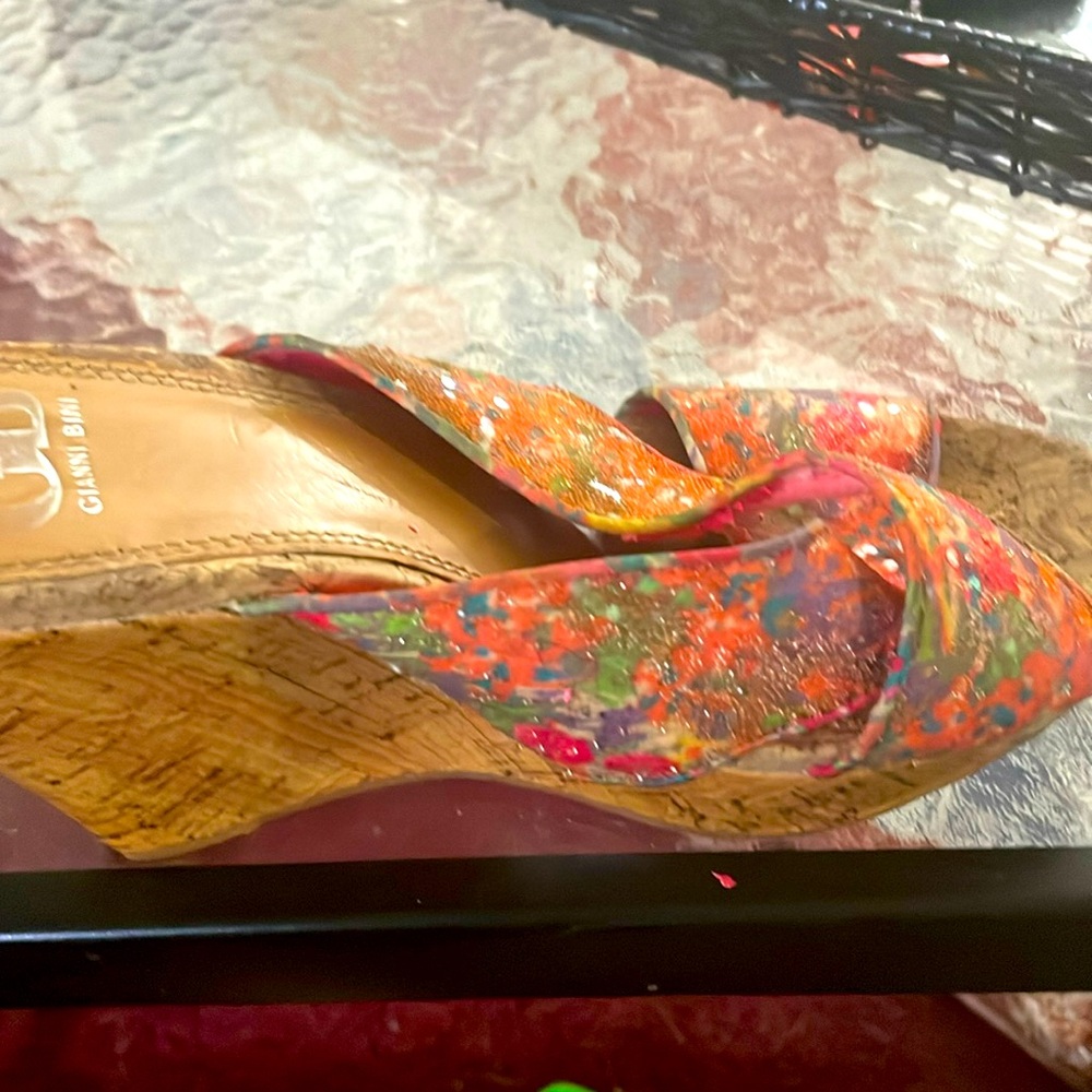 Multi colored wedge
